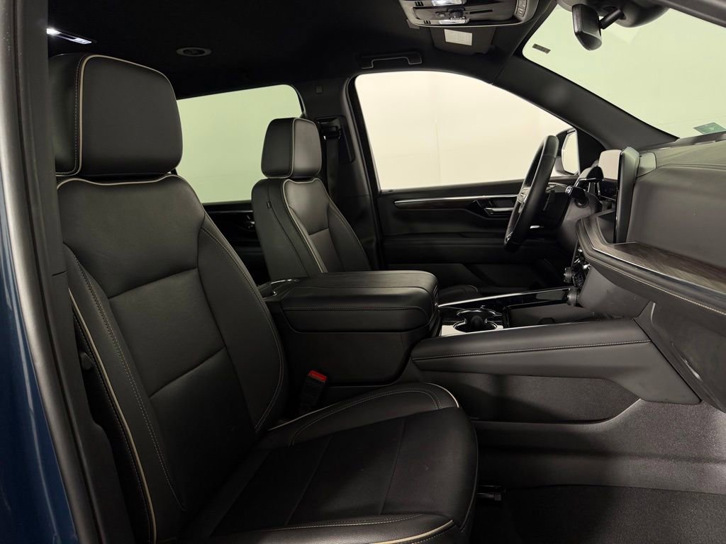 Used 2025 Chevrolet Suburban Premier RWD image 35
