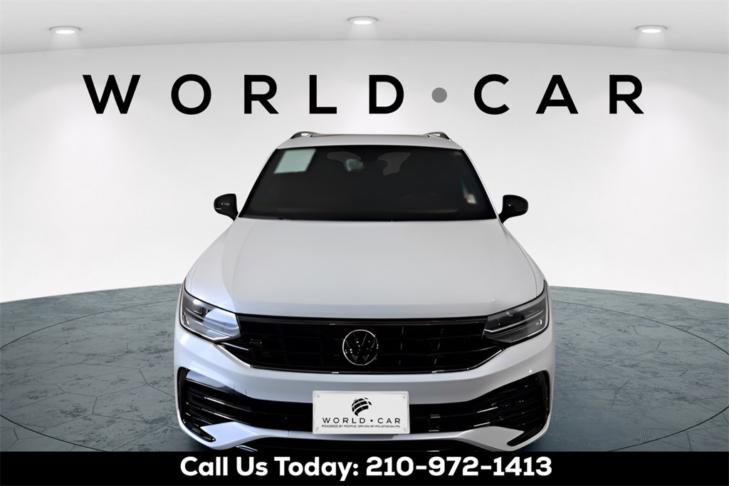 Used 2023 Volkswagen Tiguan SE R-Line image 2