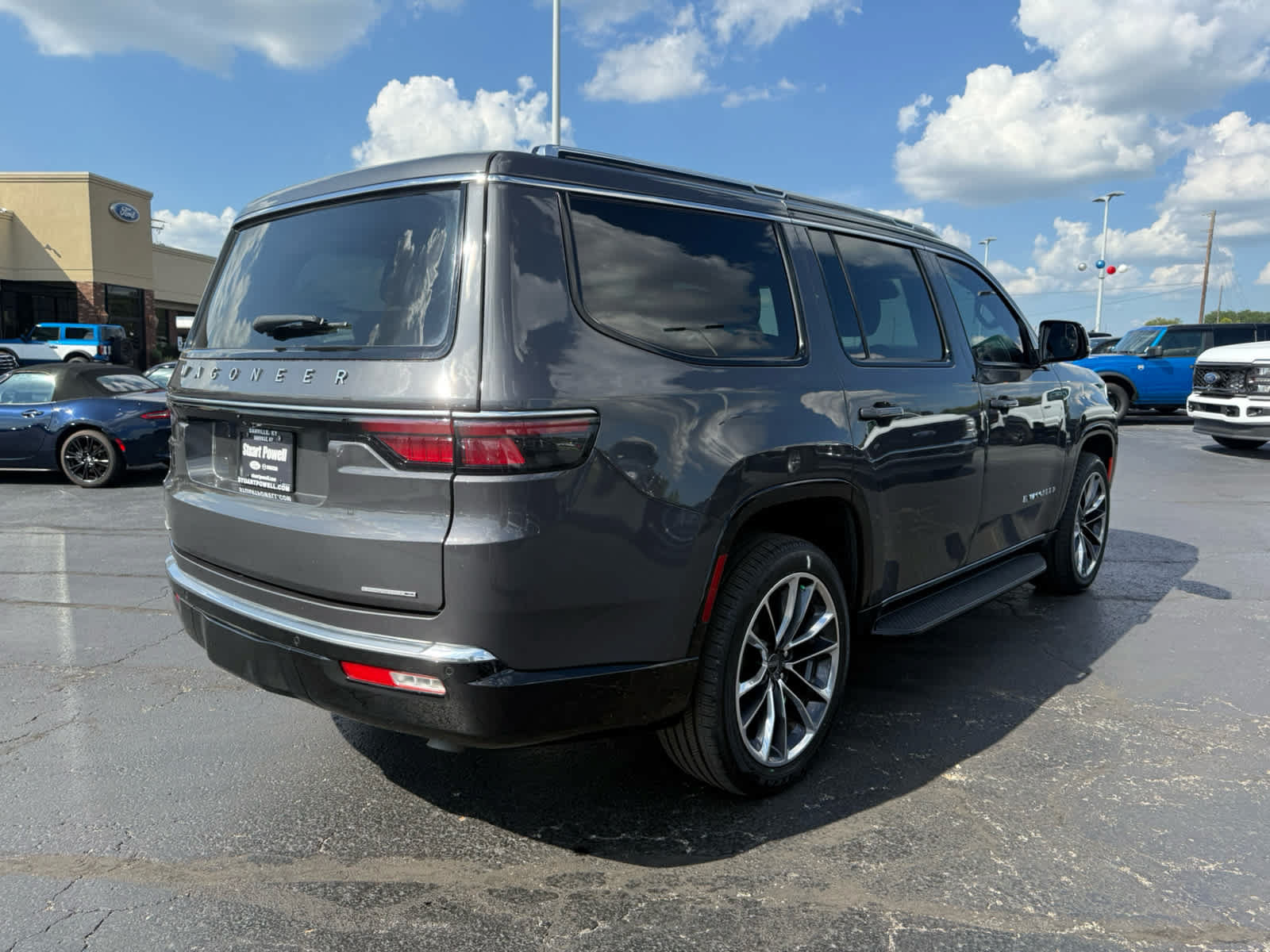 Used 2022 Jeep Wagoneer Series II w/ Premium Group I AWD/4WD image 22