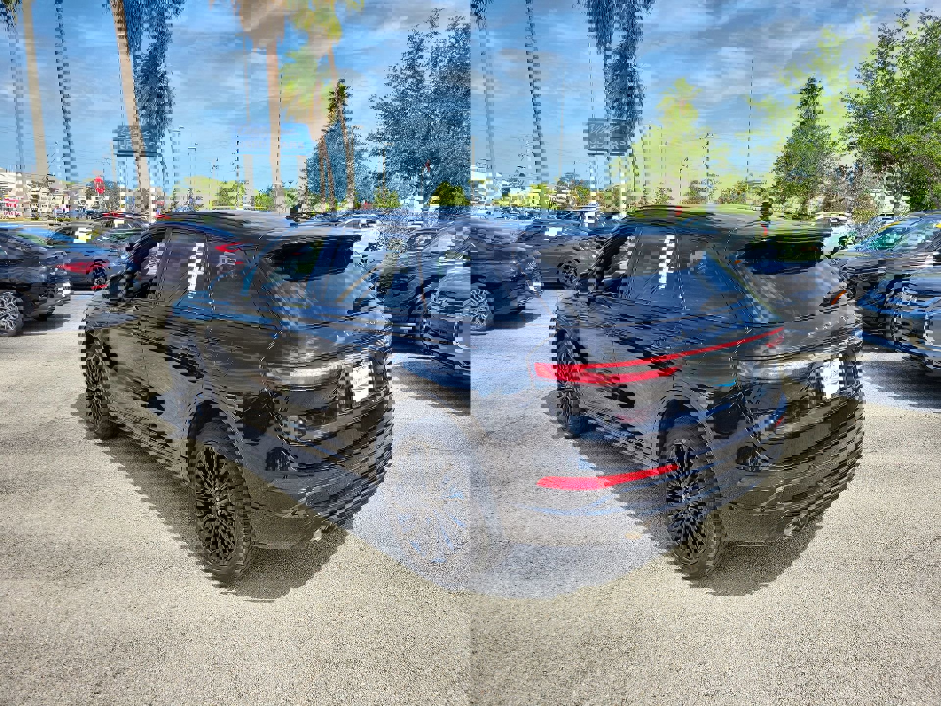 Used 2023 Lincoln Corsair Reserve w/ Jet Appearance Package FWD image 8