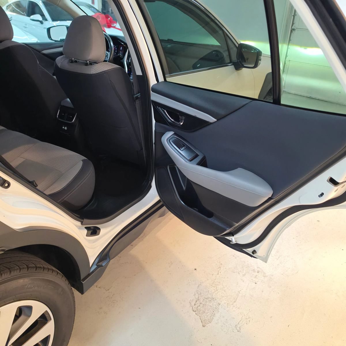 Used 2023 Subaru Outback Premium AWD/4WD image 28