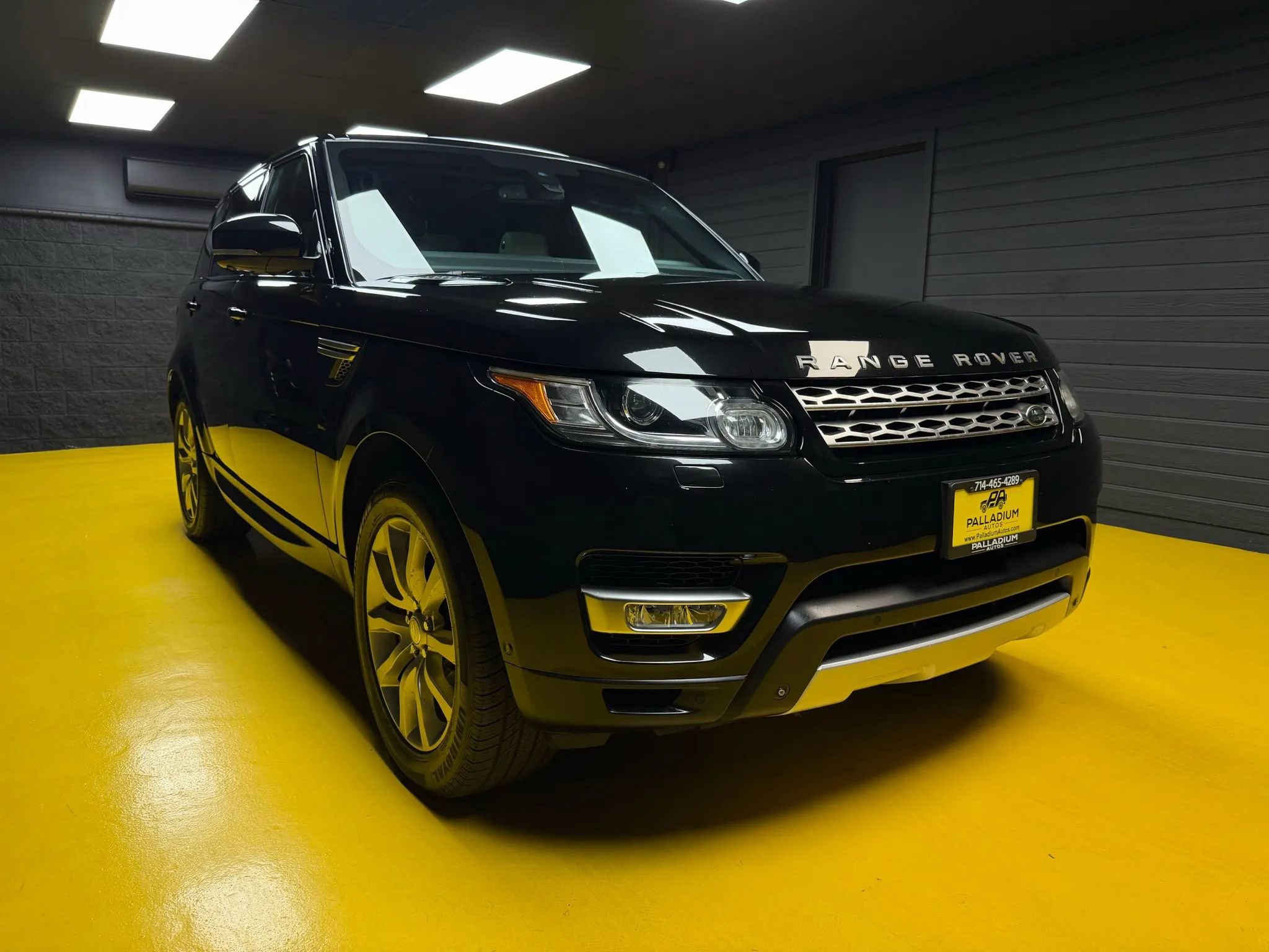 Used 2015 Land Rover Range Rover Sport Supercharged AWD/4WD image 3