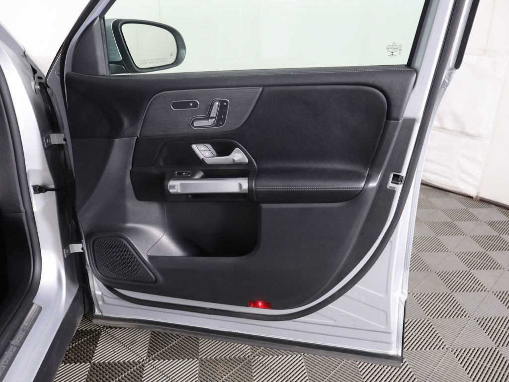 Used 2023 Mercedes-Benz GLB 250 4MATIC w/ Premium Package image 22