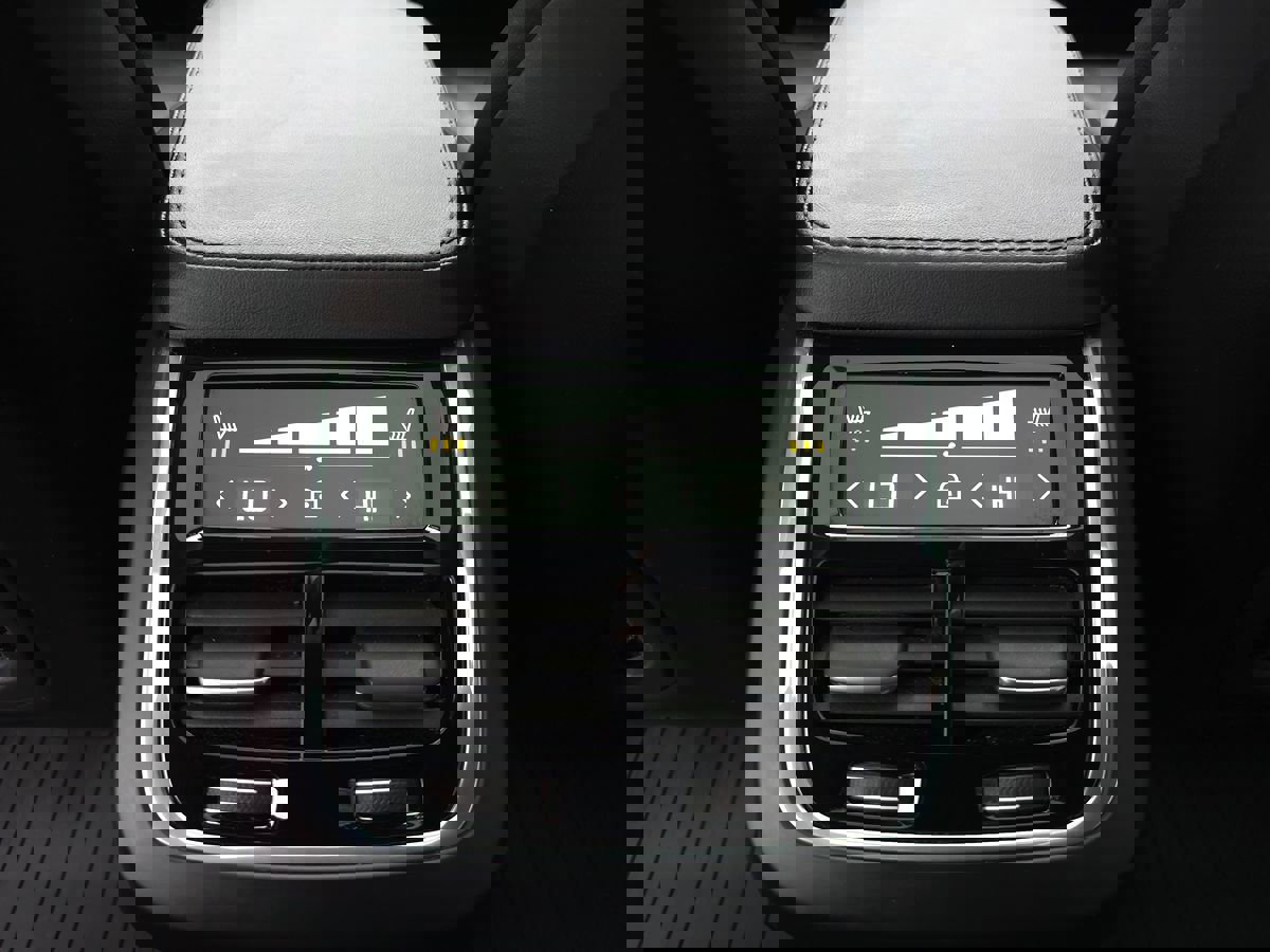 Used 2024 Volvo XC90 B5 Core w/ Climate Package image 19