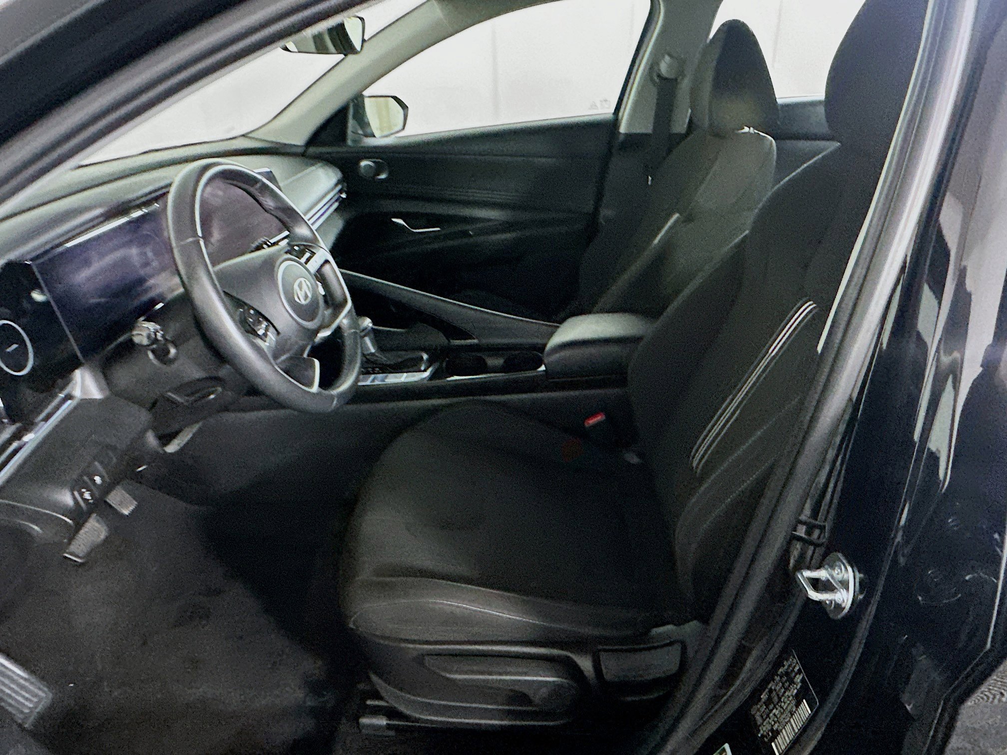 Used 2025 Hyundai Elantra SEL FWD image 13