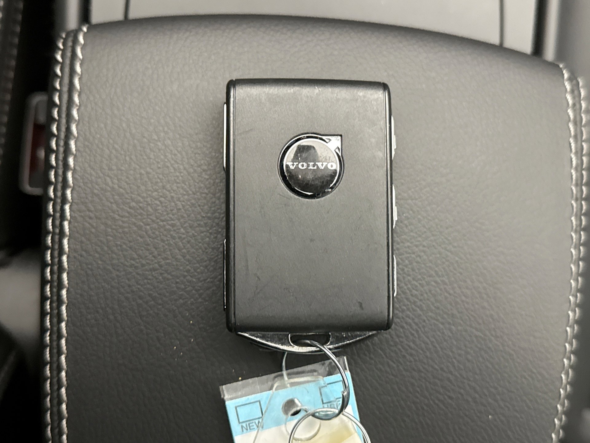 Used 2025 Volvo XC40 B5 Plus AWD/4WD image 10