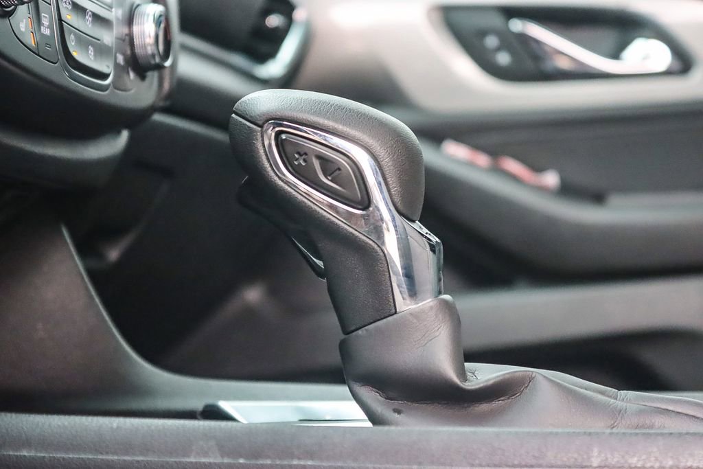 Used 2022 Chevrolet Traverse LT image 50