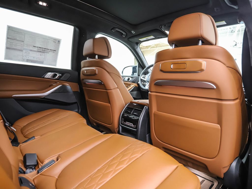 Used 2025 BMW X7 M60i image 27