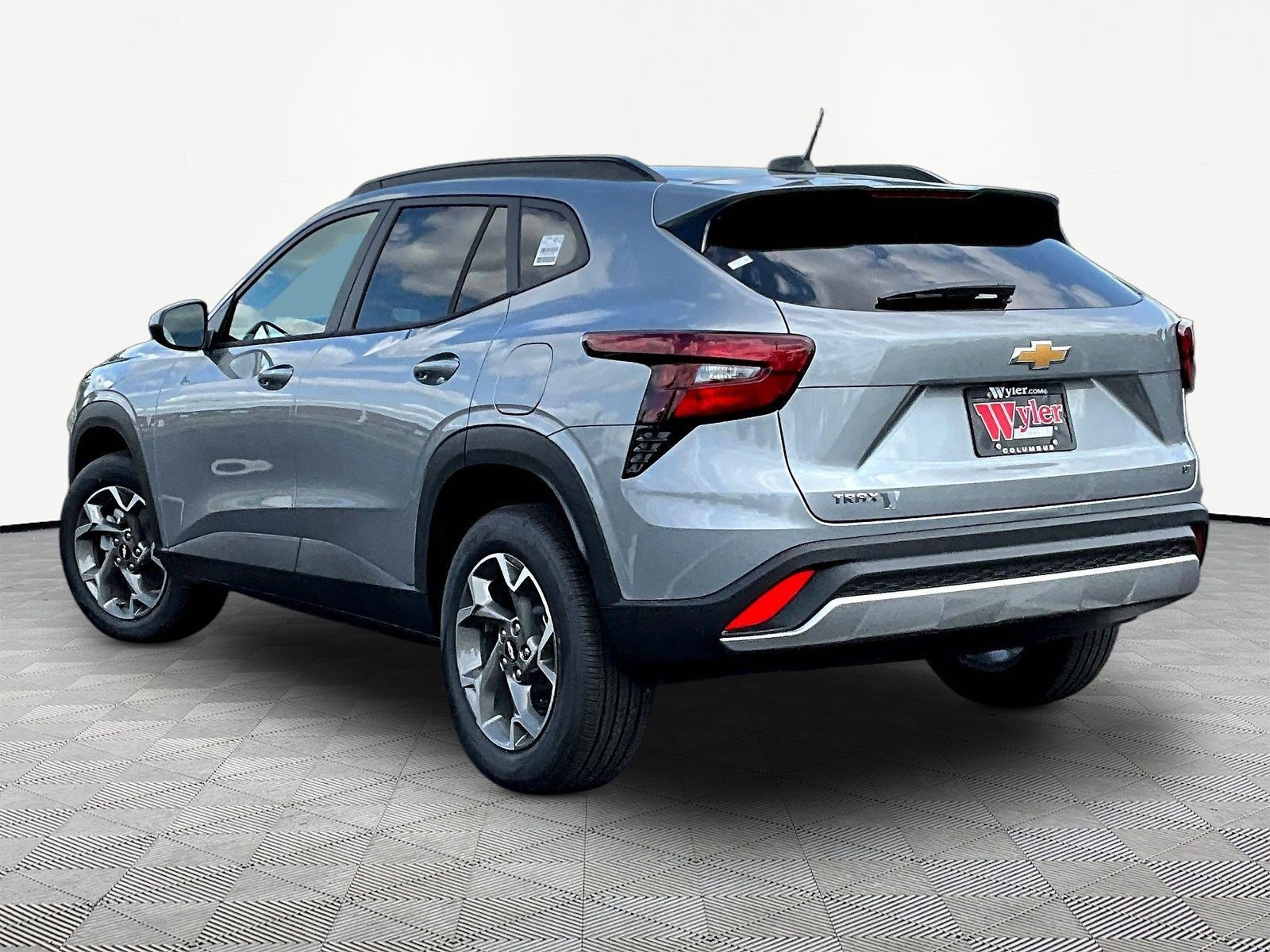 New 2026 Chevrolet Trax LT w/ Sunroof Package FWD image 4