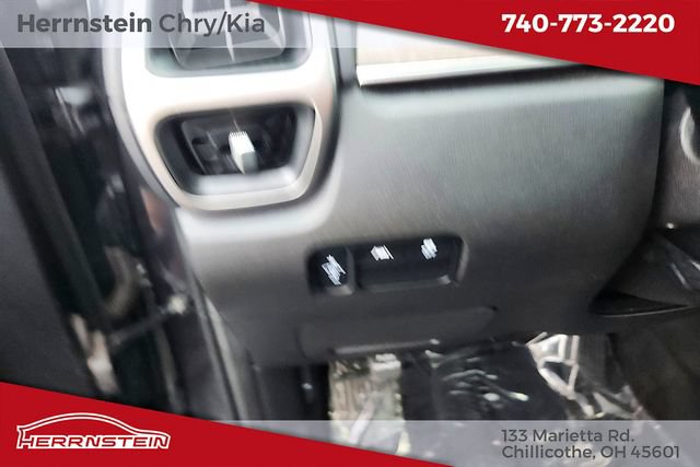 Used 2022 Kia Sorento S w/ Panoramic Sunroof Package AWD/4WD image 16