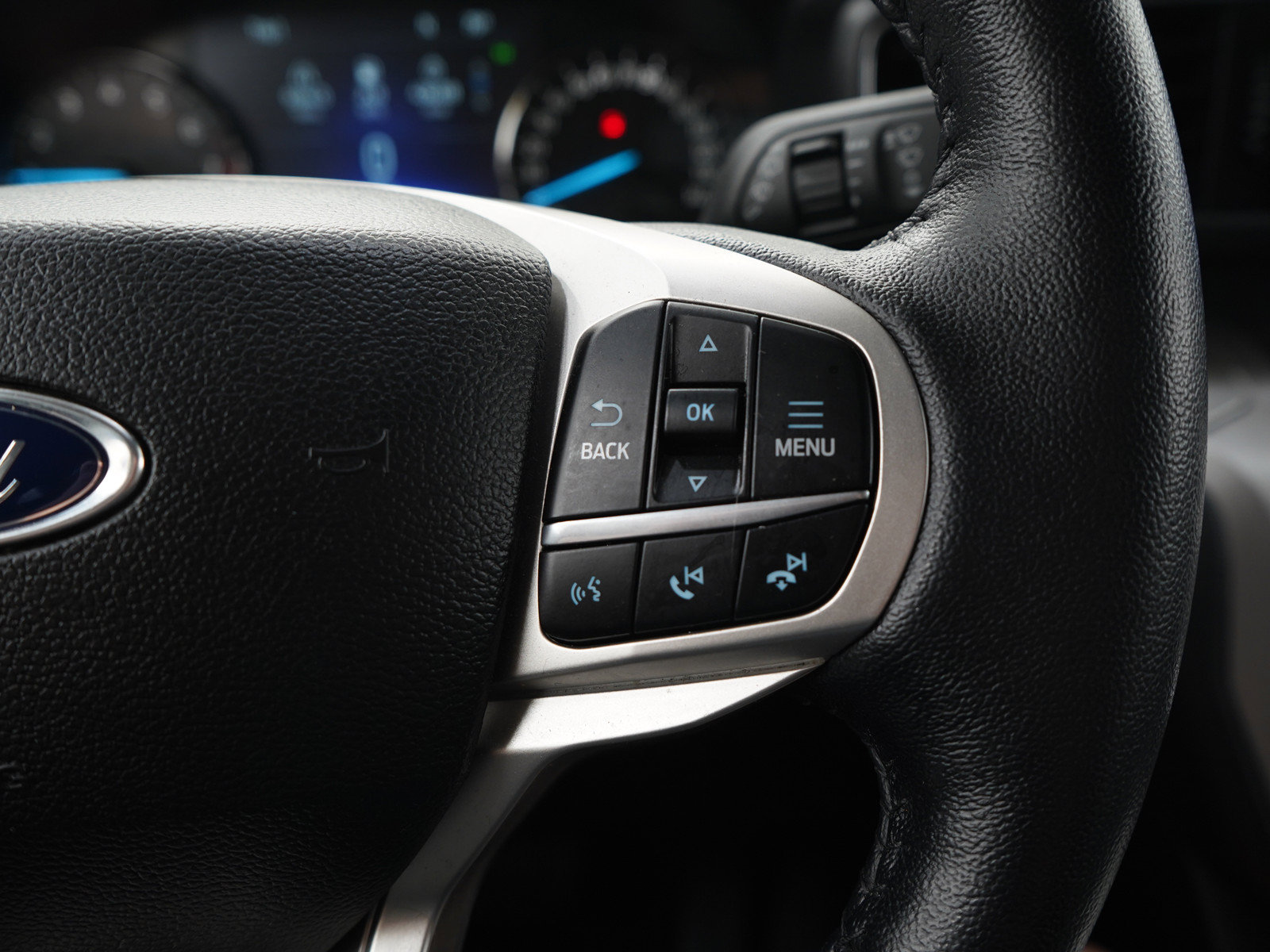Used 2023 Ford Explorer XLT w/ XLT Sport Appearance Package AWD/4WD image 27