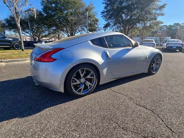 Used 2017 Nissan 370Z w/ Sport Package image 3
