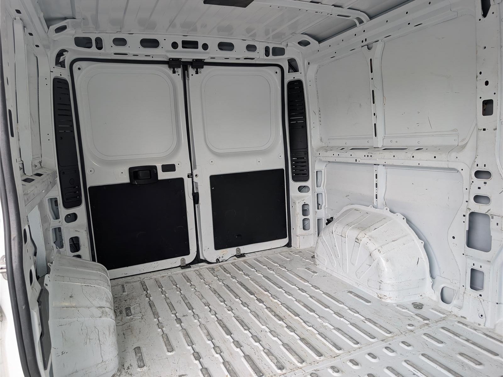Used 2025 RAM ProMaster 2500 w/ Convenience Group FWD image 12