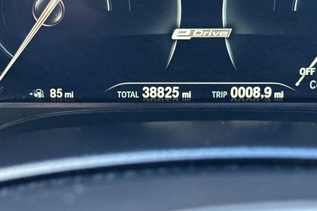 Used 2019 BMW 530e w/ M Sport Package image 30