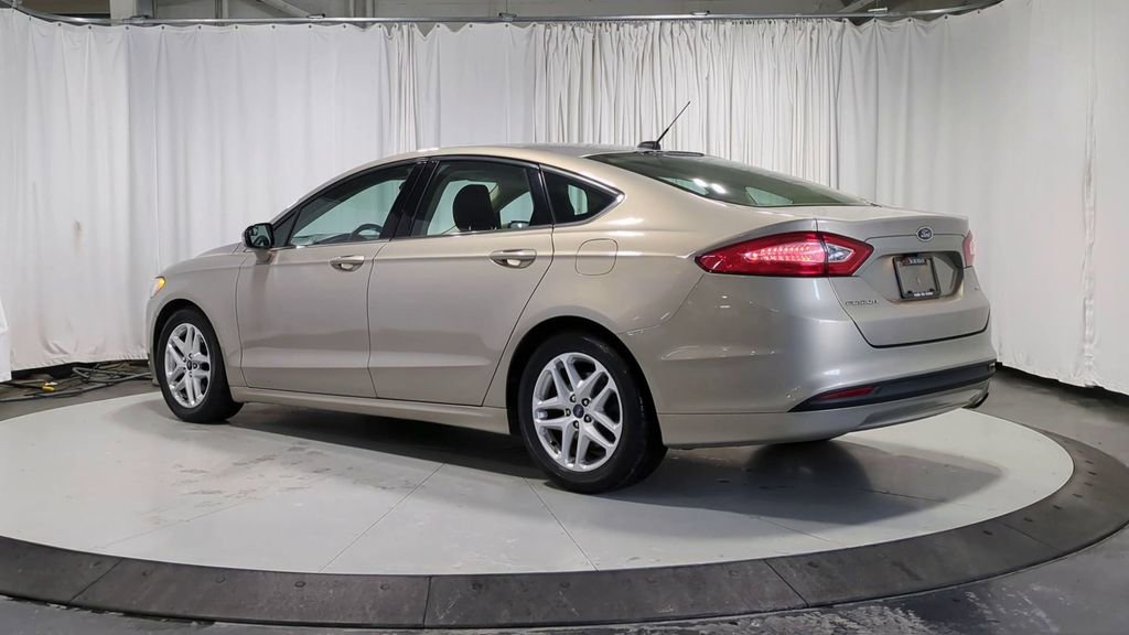 Used 2015 Ford Fusion SE image 8