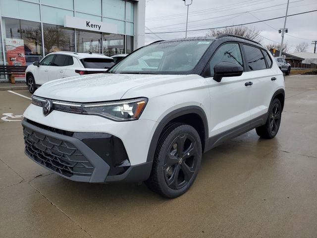 New 2026 Volkswagen Taos SE image 2