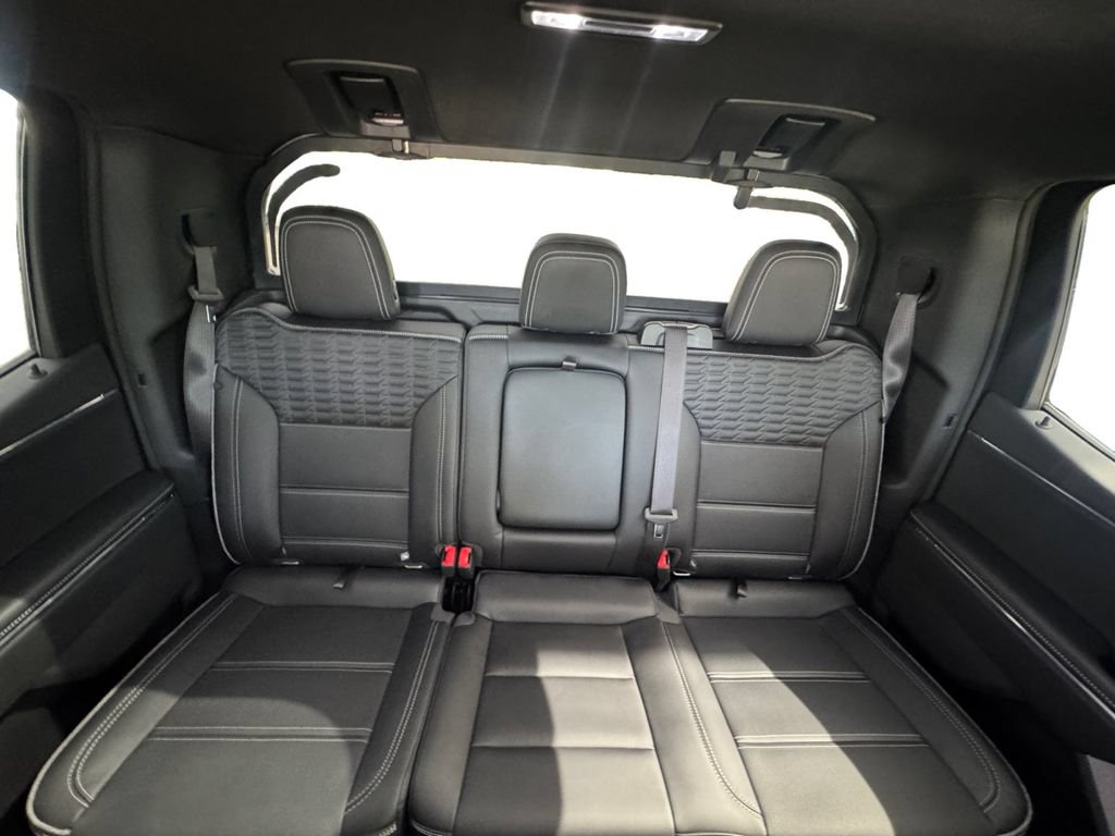 Used 2025 GMC Sierra EV Denali AWD/4WD image 18