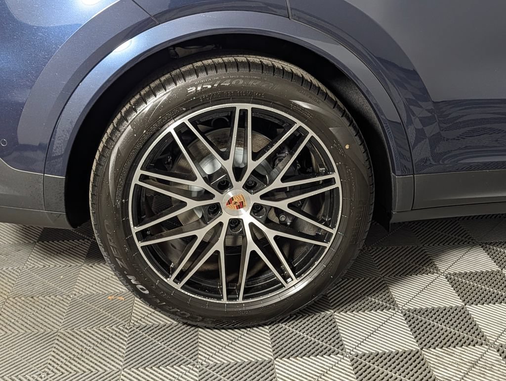 New 2026 Porsche Cayenne Coupe AWD/4WD image 13