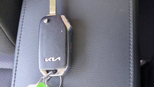 Used 2025 Kia Soul LX FWD image 22