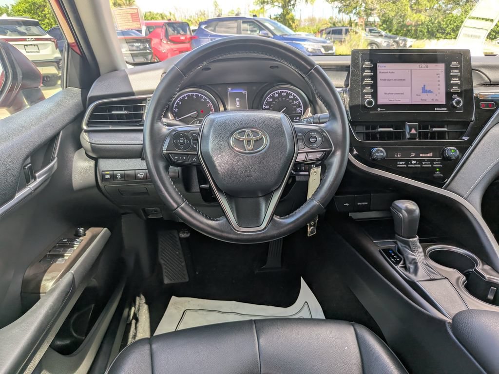 Used 2021 Toyota Camry SE FWD image 15