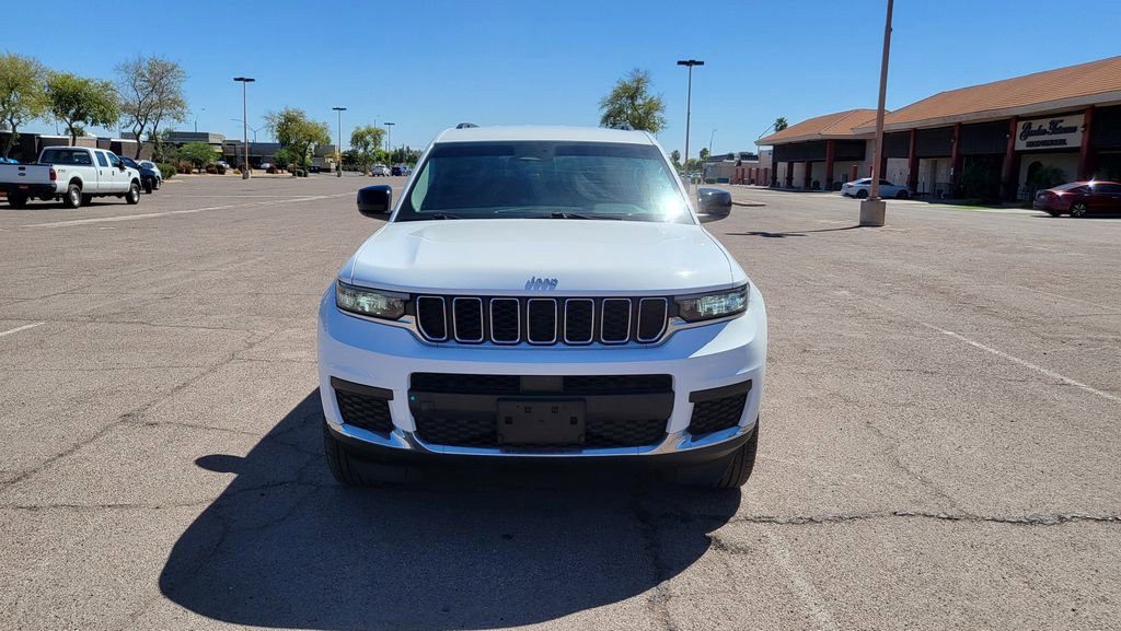Used 2023 Jeep Grand Cherokee L Laredo RWD image 3