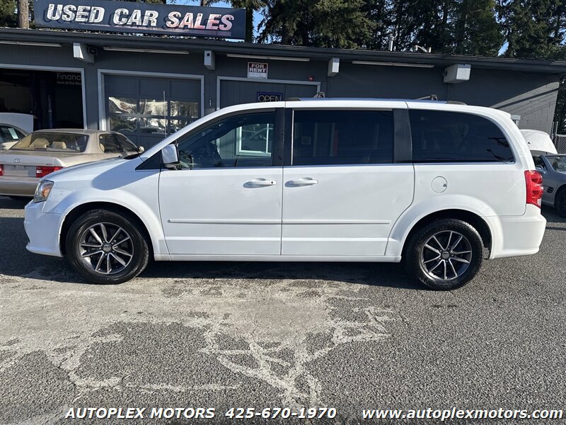 Used 2017 Dodge Grand Caravan SXT FWD image 4