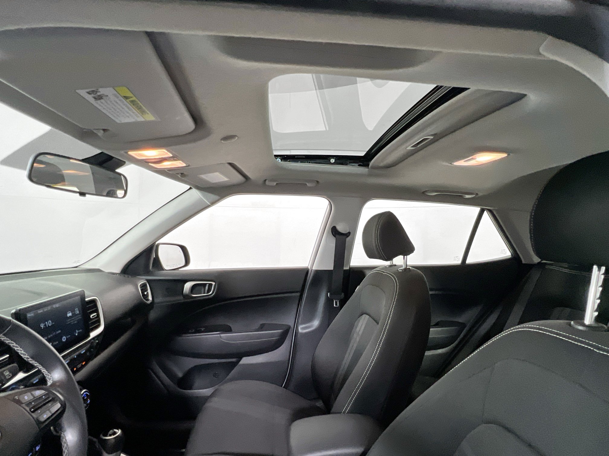 Used 2024 Hyundai Venue SEL FWD image 20