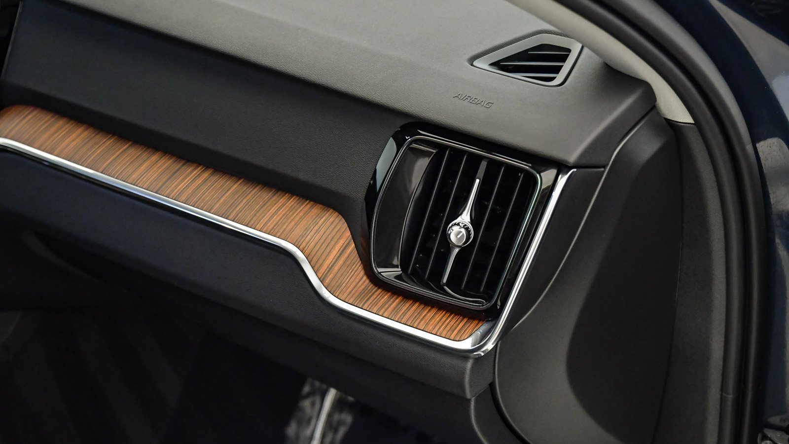 Certified 2024 Volvo V60 B5 Cross Country Plus image 16