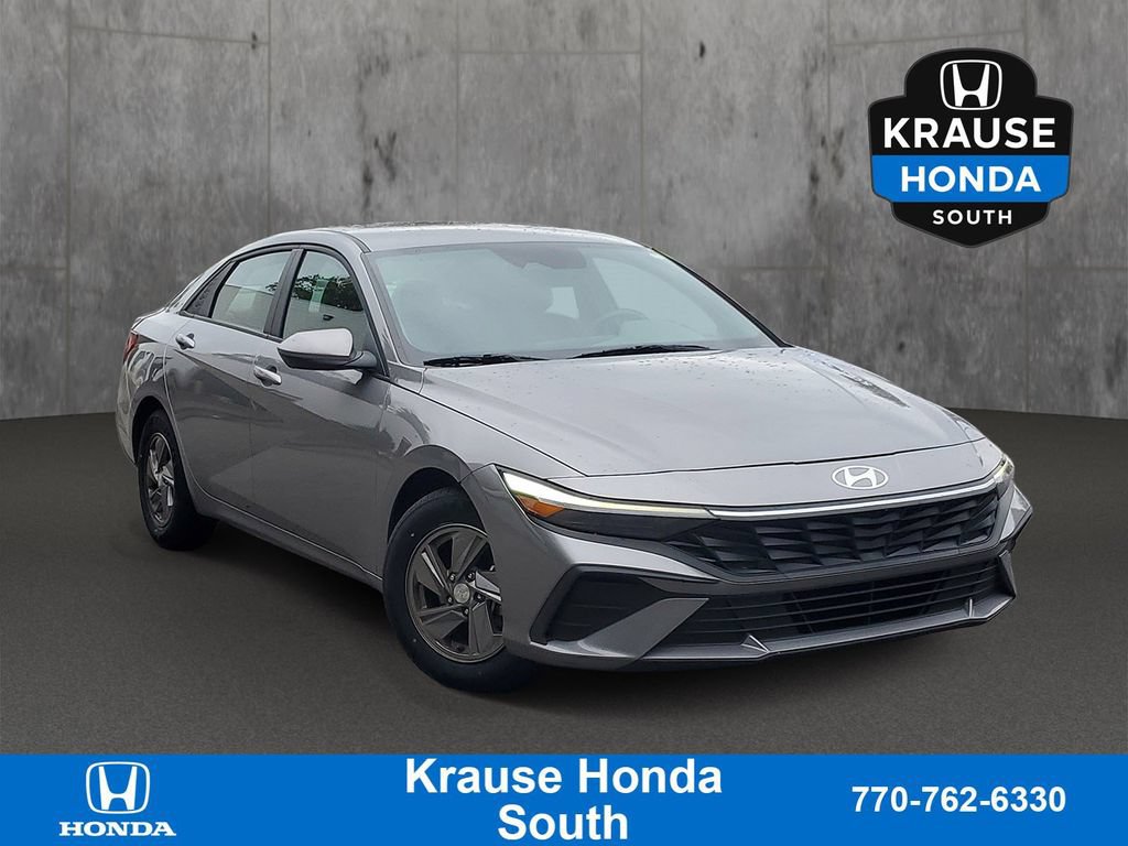 Used 2025 Hyundai Elantra SE