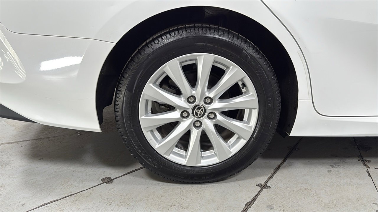 Certified 2020 Toyota Camry LE image 22
