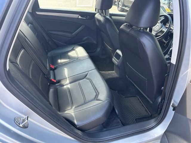 Used 2015 Volkswagen Passat 1.8T Wolfsburg Edition w/ Technology Package FWD image 11