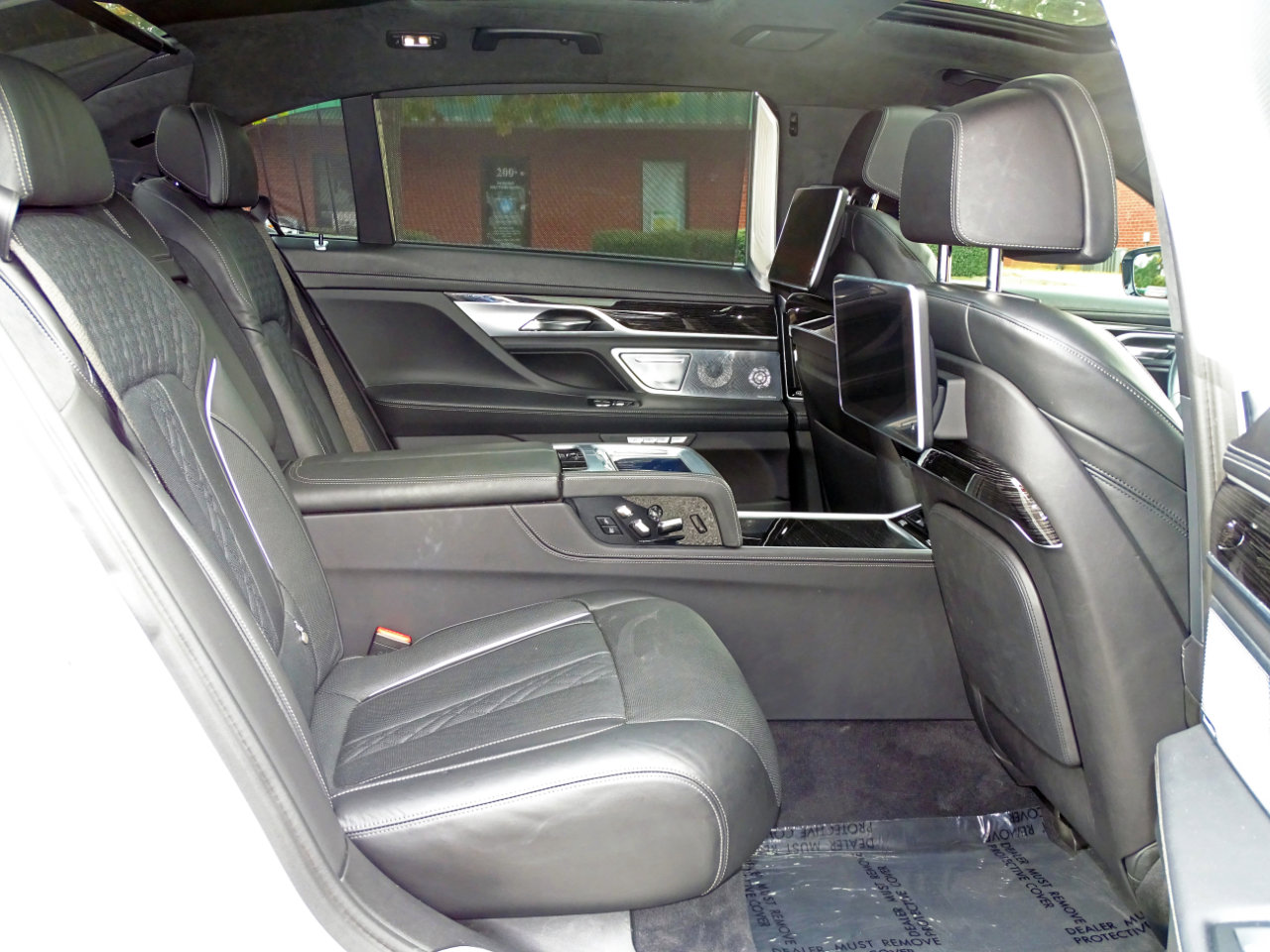 Used 2018 BMW 750i image 29