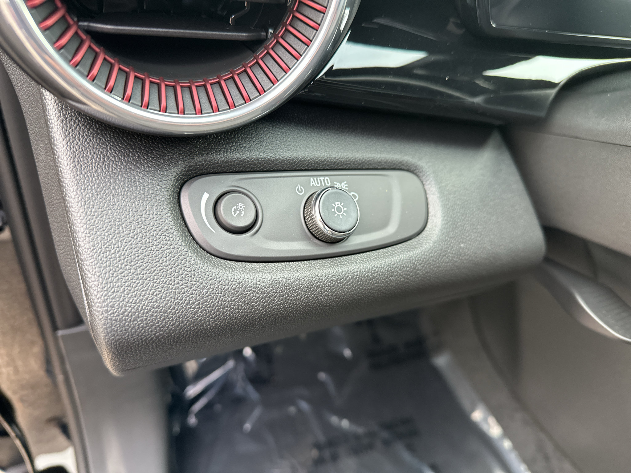 New 2026 Chevrolet Trax RS w/ Driver Confidence Package FWD image 19