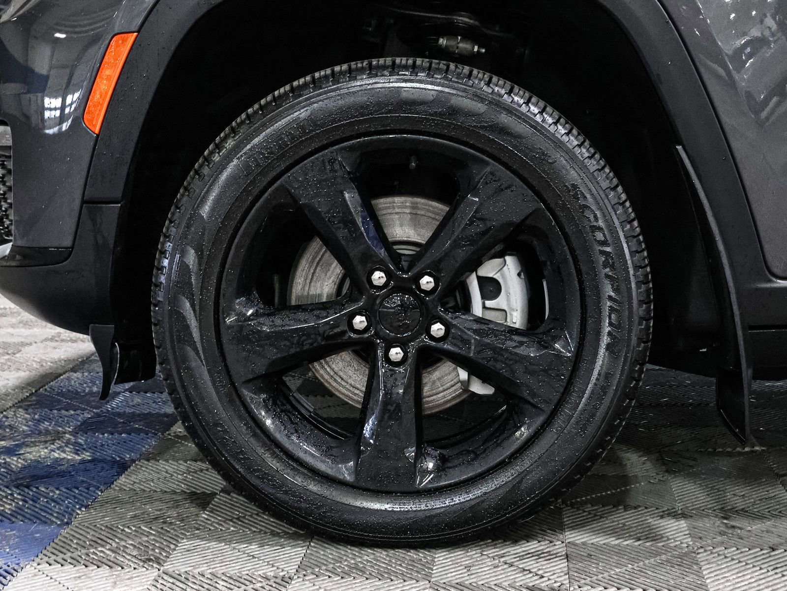 Used 2023 Jeep Grand Cherokee L Limited w/ Black Appearance Package image 19