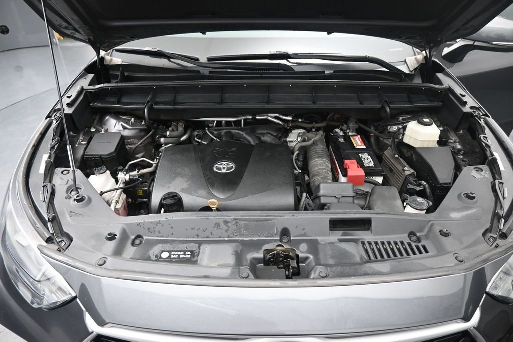 Used 2021 Toyota Highlander XLE AWD/4WD image 14