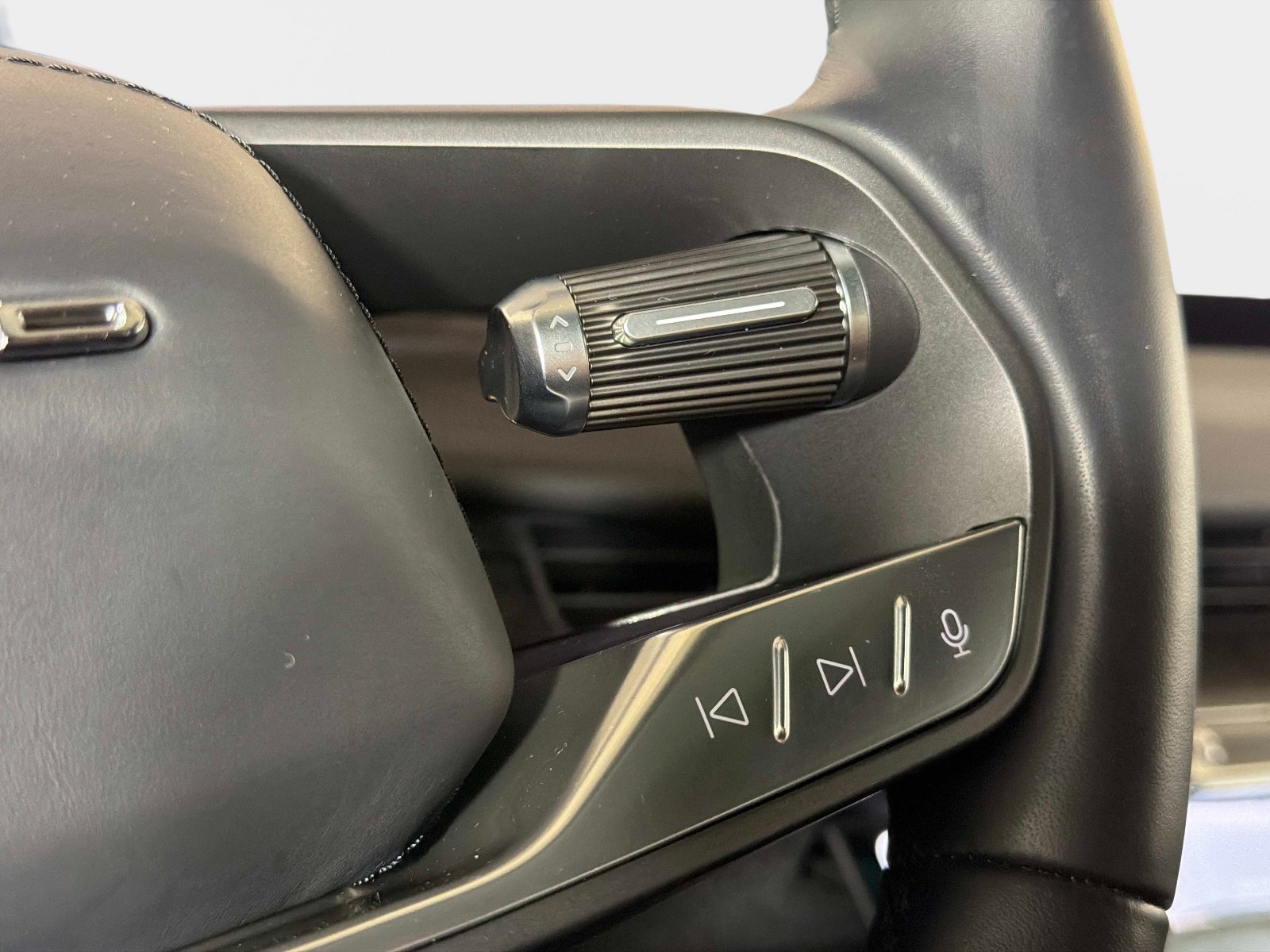 Used 2025 Lucid Air Touring AWD/4WD image 48