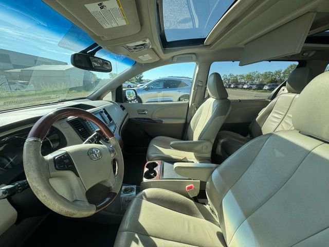 Used 2014 Toyota Sienna Limited w/ Limited Premium Package image 8