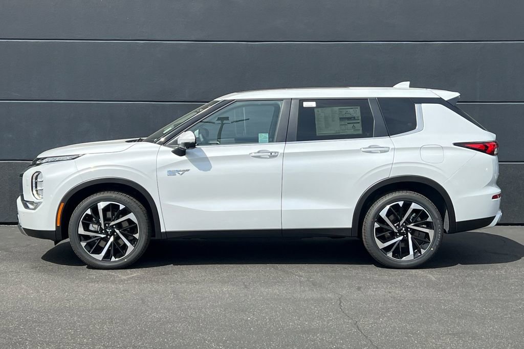 New 2025 Mitsubishi Outlander SE image 8