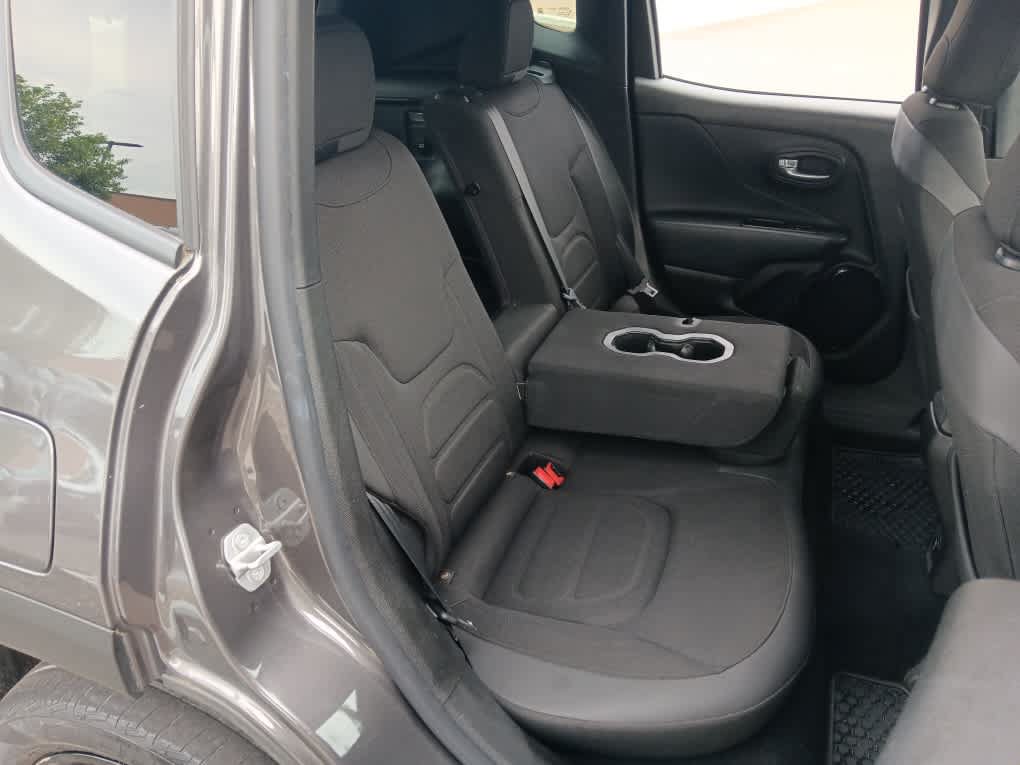 Used 2016 Jeep Renegade Latitude AWD/4WD image 16