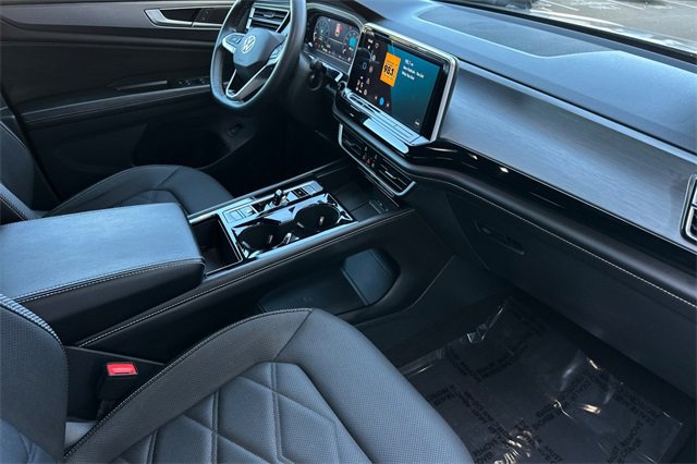 Used 2024 Volkswagen Atlas Cross Sport SE image 18