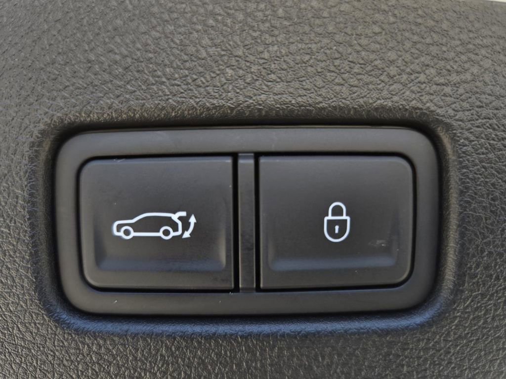 Used 2025 Genesis GV70 3.5T Sport image 13