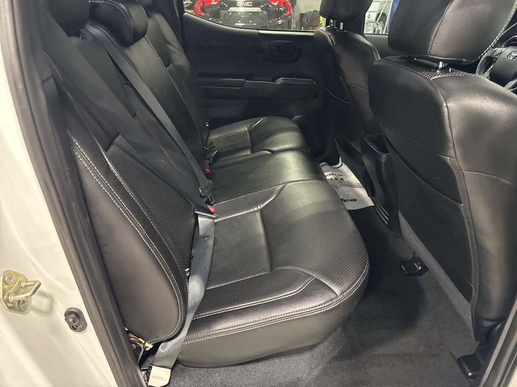 Used 2016 Toyota Tacoma TRD Sport w/ Premium & Technology Package image 4