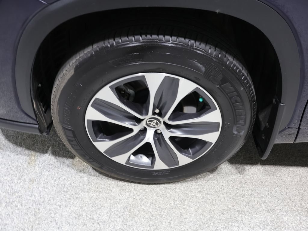 Certified 2024 Toyota Highlander XLE AWD/4WD image 8