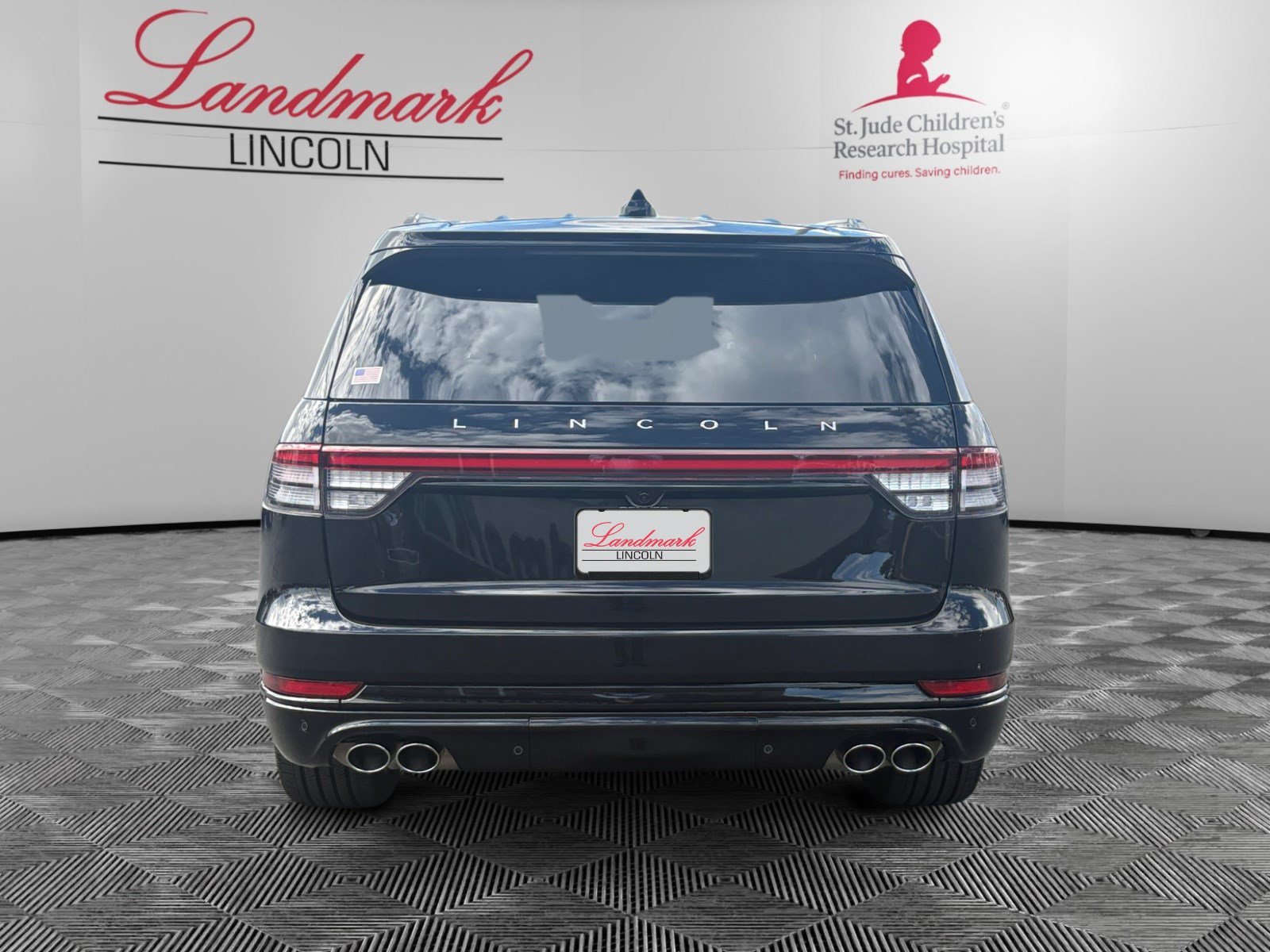 Certified 2026 Lincoln Aviator Reserve w/ Jet Appearance Package AWD/4WD image 4