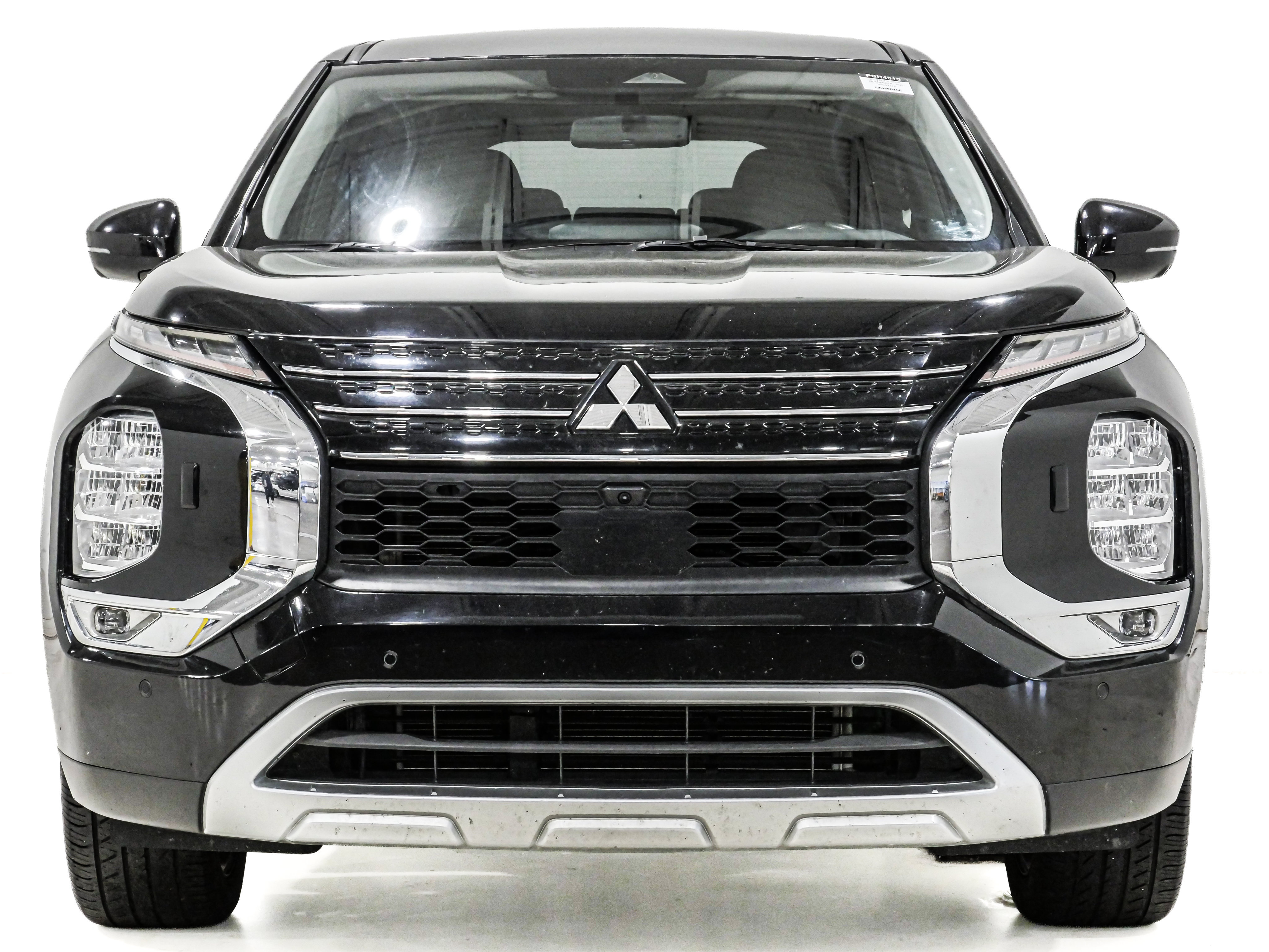 Used 2024 Mitsubishi Outlander SE AWD/4WD image 2