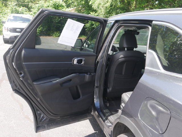 Used 2025 Kia Sorento SX FWD image 18