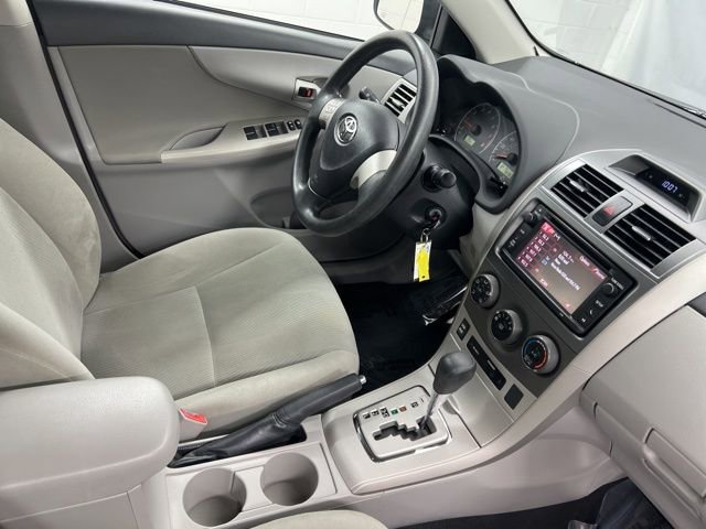 Used 2013 Toyota Corolla LE image 24