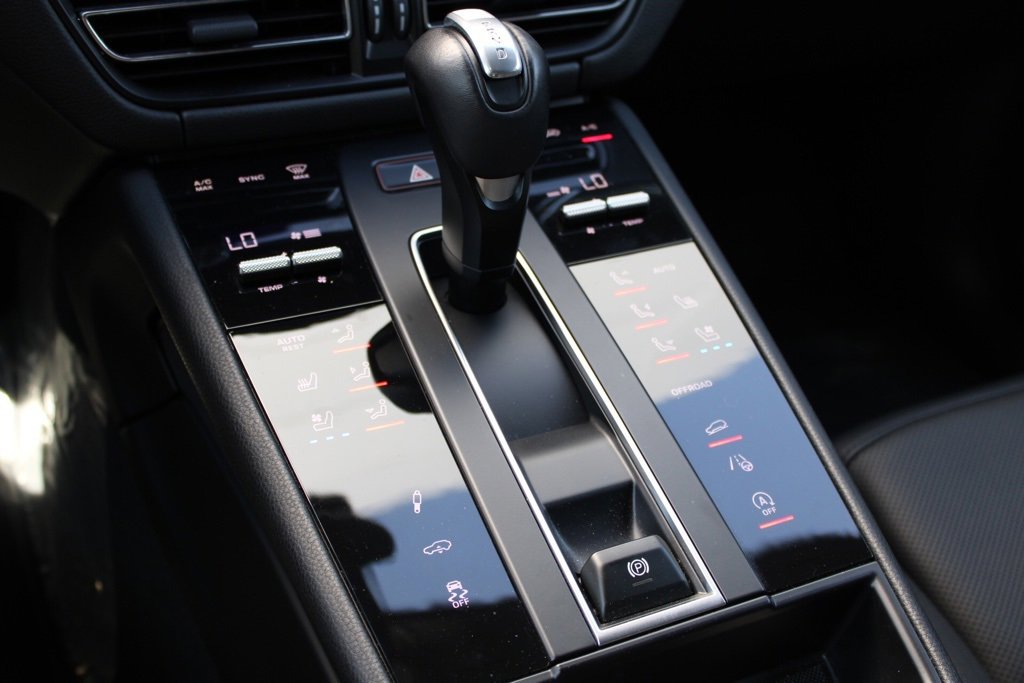 Used 2024 Porsche Macan image 28