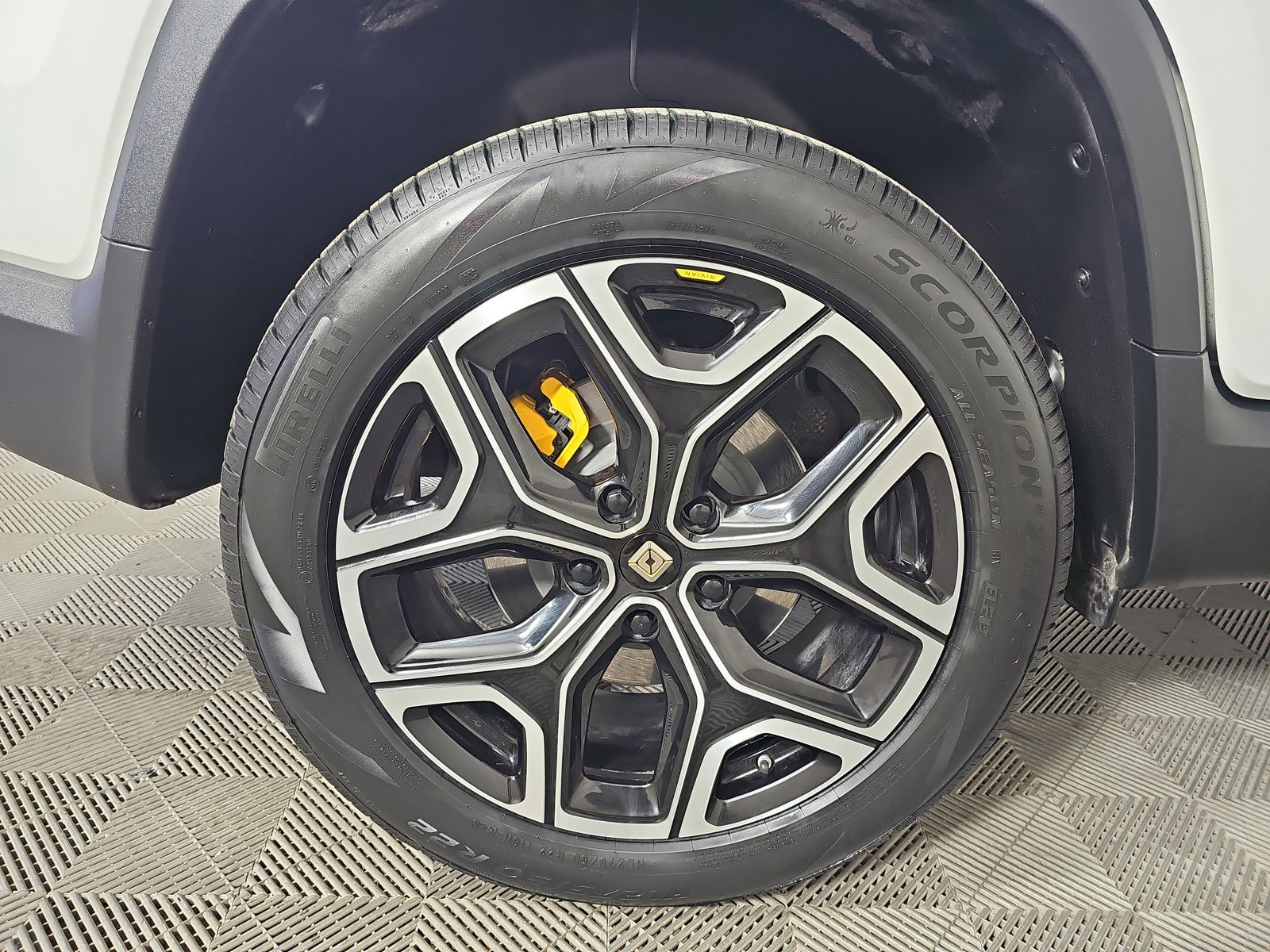 Used 2022 Rivian R1T Launch Edition image 11