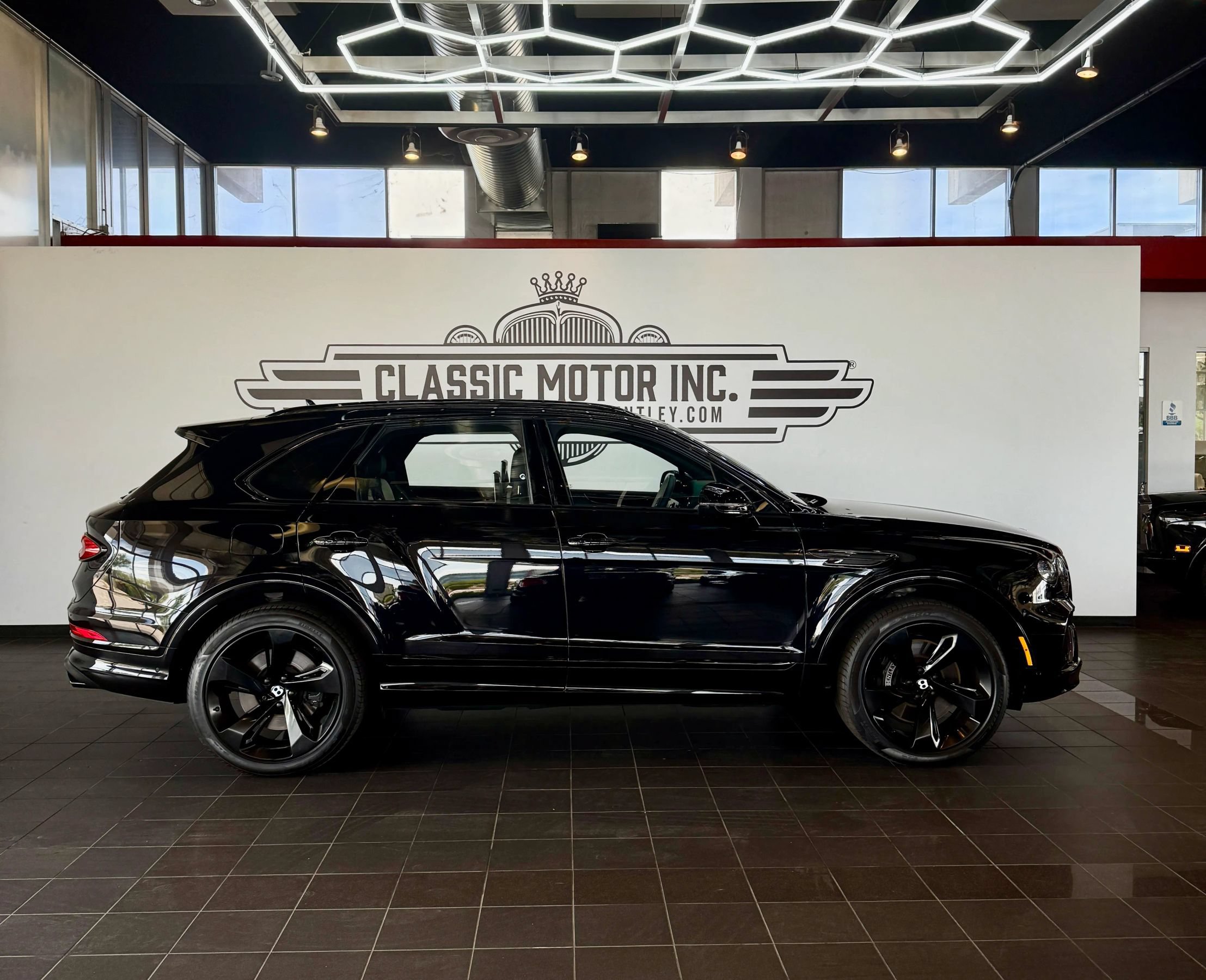 Used 2023 Bentley Bentayga AWD/4WD image 3